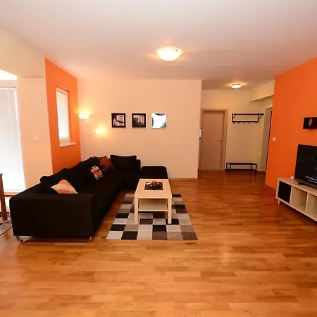 Exclusive * スコピエ